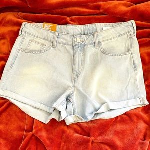 Regular waist shorts